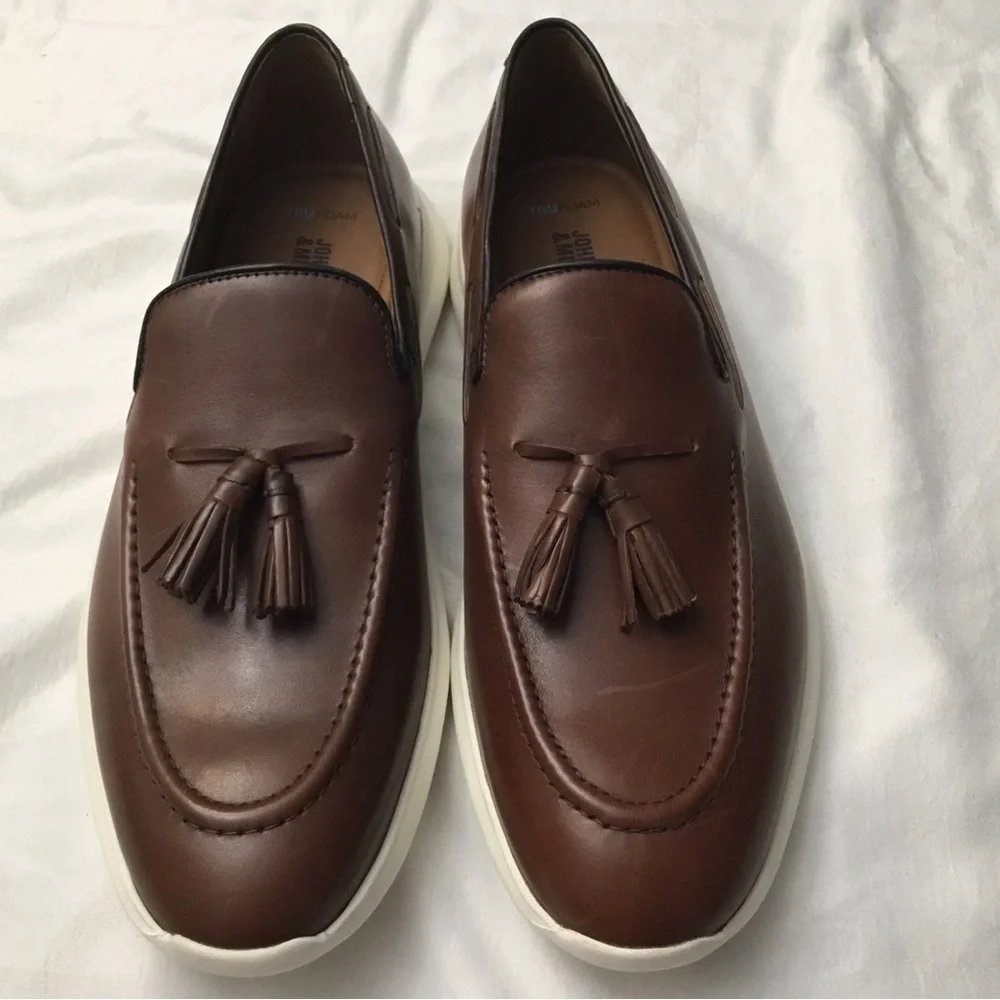 JOHNSTON & MURPHY Sleek Brown and White Slip-On Loafers for Casual Comfort